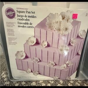 Wilton Square Cake Pan Set of 3 pans NWT